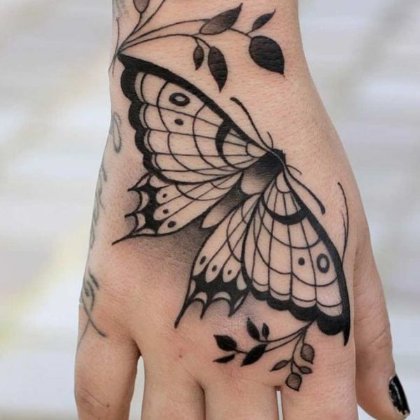 tattoo con bướm bàn tay chất