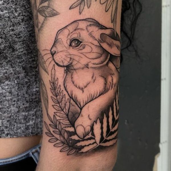 Tattoo con cái thỏ bắp tay chất