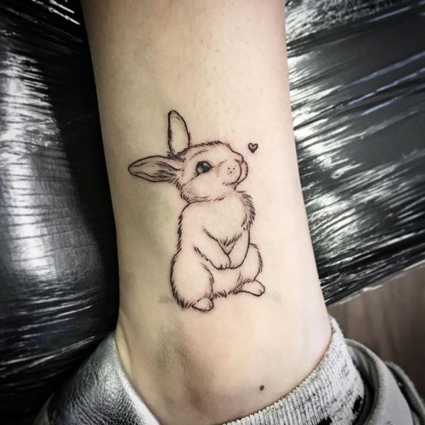 Tattoo con cái thỏ bunny