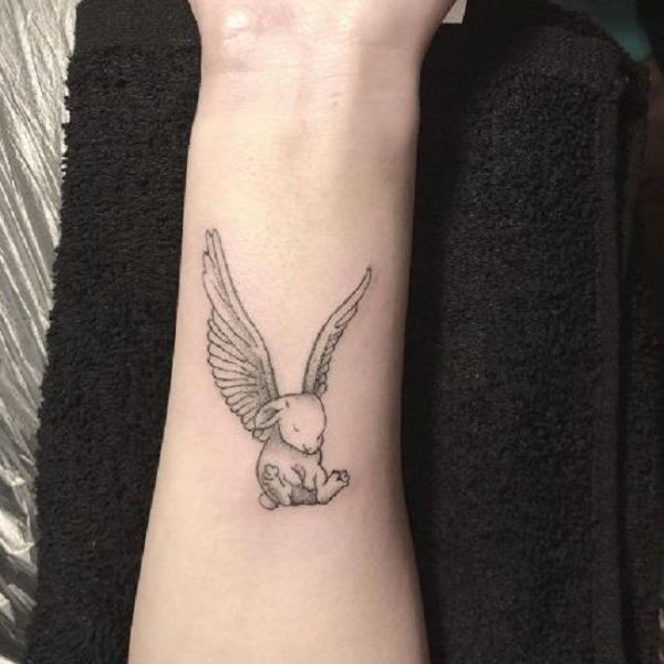 Tattoo con cái thỏ mini ở cổ tay