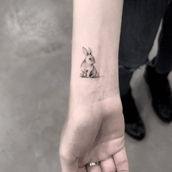 Tattoo con cái thỏ mini