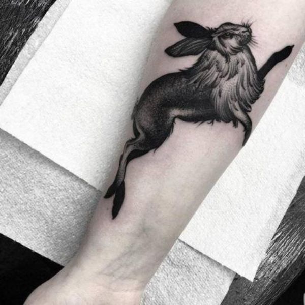 Tattoo con cái thỏ ở cánh tay chất