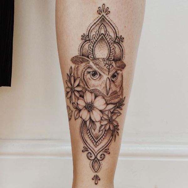 Tattoo cú mèo ở chân cho nữ