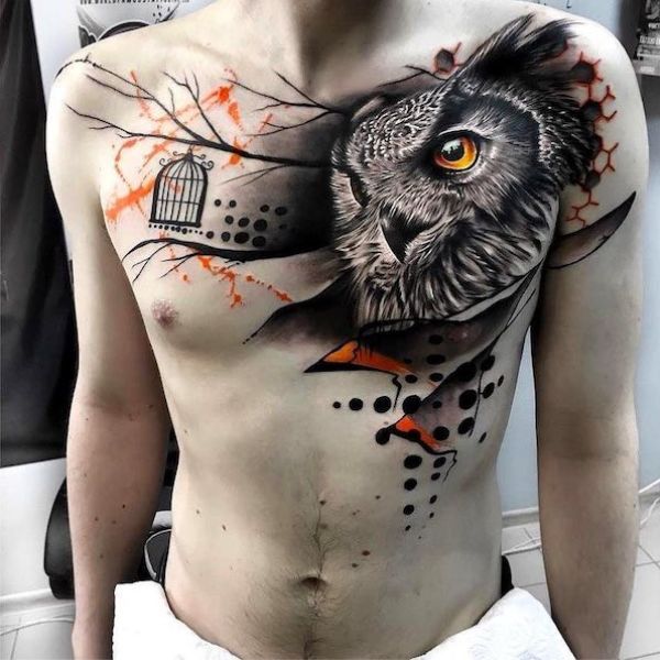 Tattoo cú mèo trước ngực