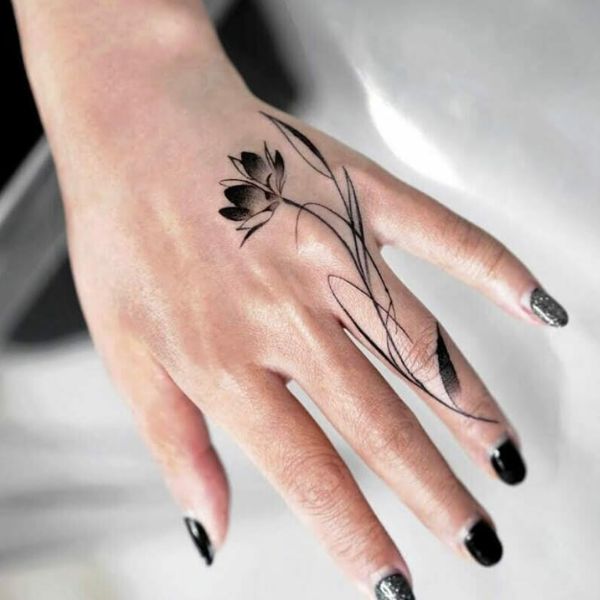 Tattoo đáng yêu ở ngón tay