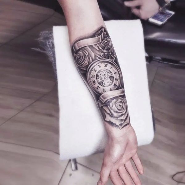 Tattoo đồng hồ ở cánh tay chất