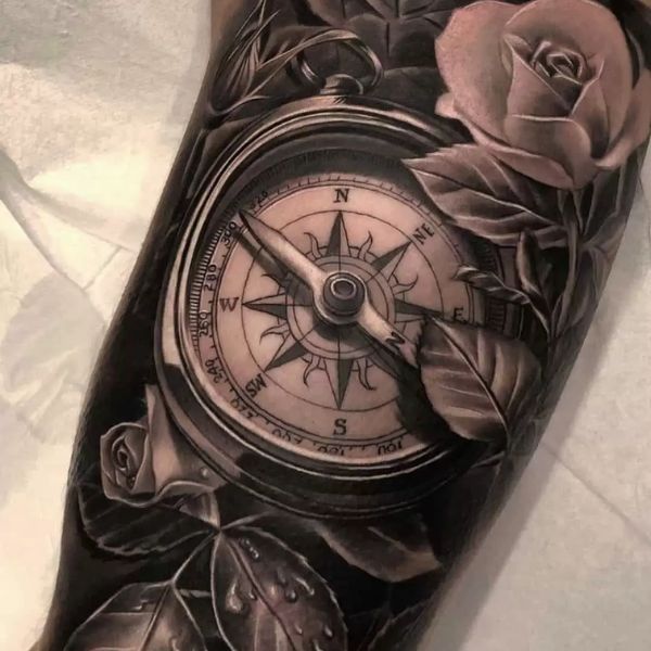 Tattoo đồng hồ ở chân