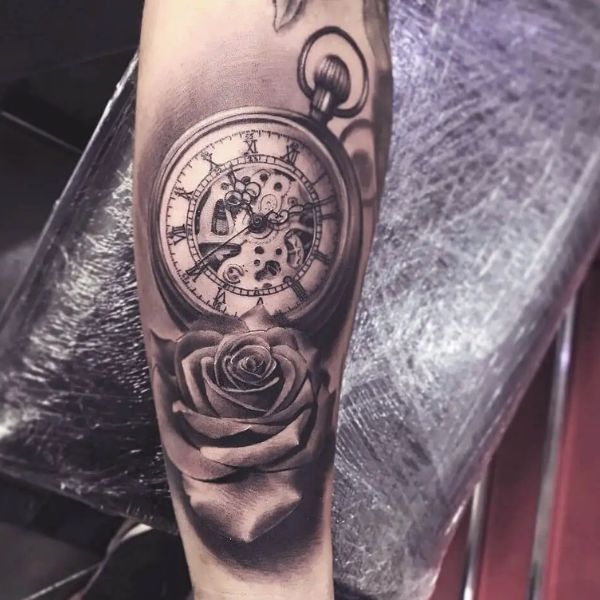 Tattoo đồng hồ và hoa hồng