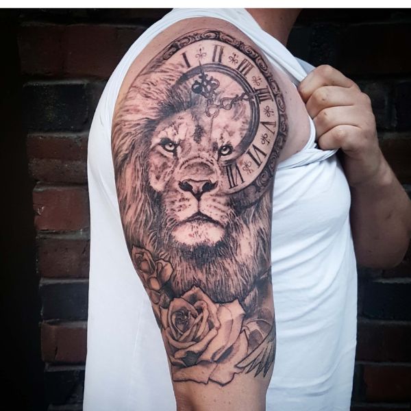 Tattoo đồng hồ và sư tử