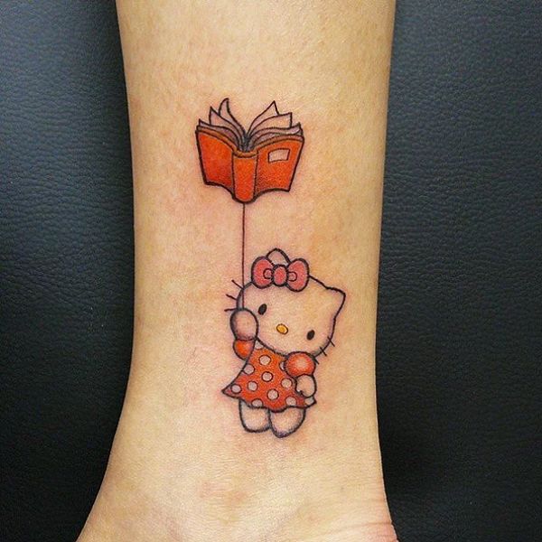 Tattoo hello kitty cổ chân