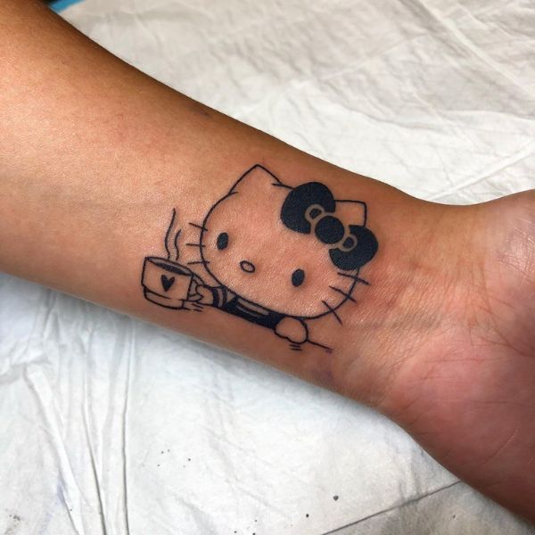 Tattoo hello kitty cổ tay
