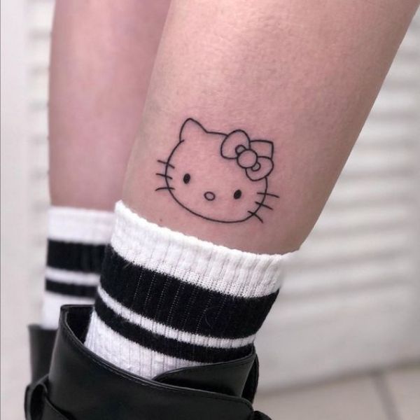 Tattoo hello kitty nhỏ ở chân