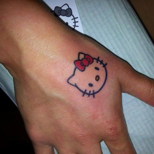 Tattoo hello kitty ở bàn tay