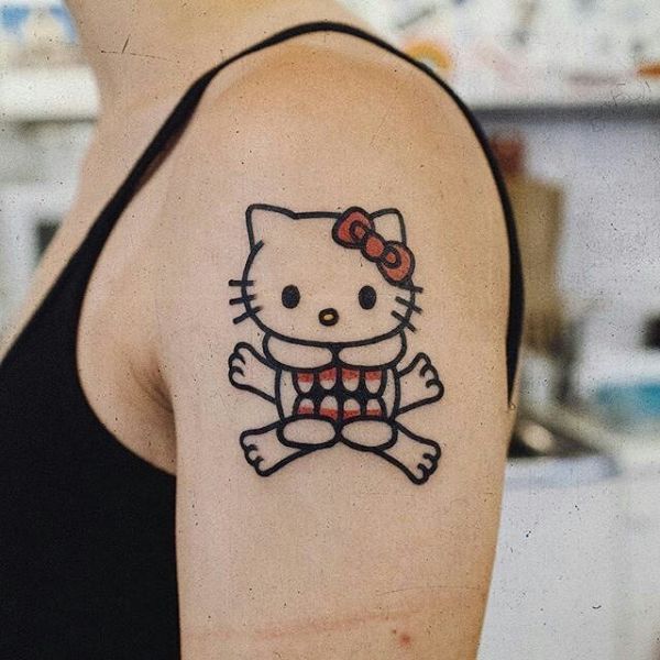 Tattoo hello kitty ở bắp tay