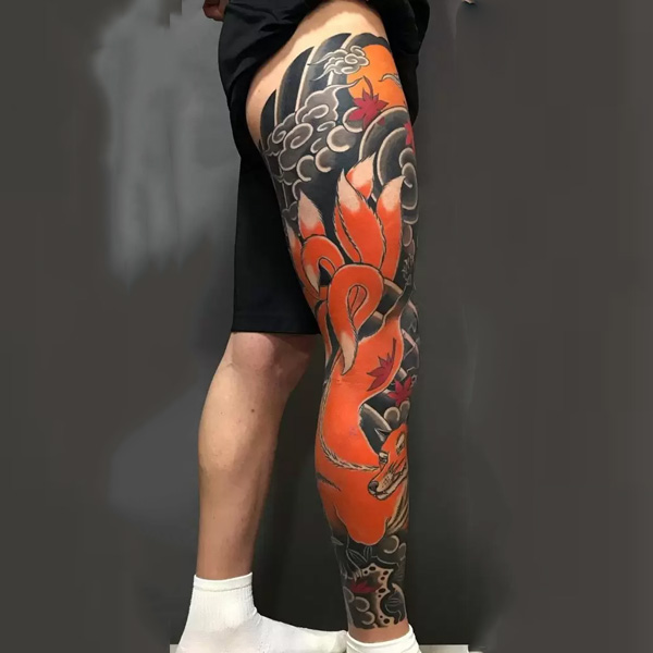 Tattoo hồ ly 9 đuôi kín chân