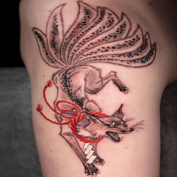 Tattoo yêu quái 9 đuôi ở bắp tay