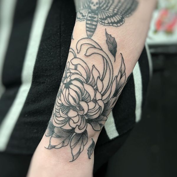 Tattoo hoa cúc cánh tay đẹp