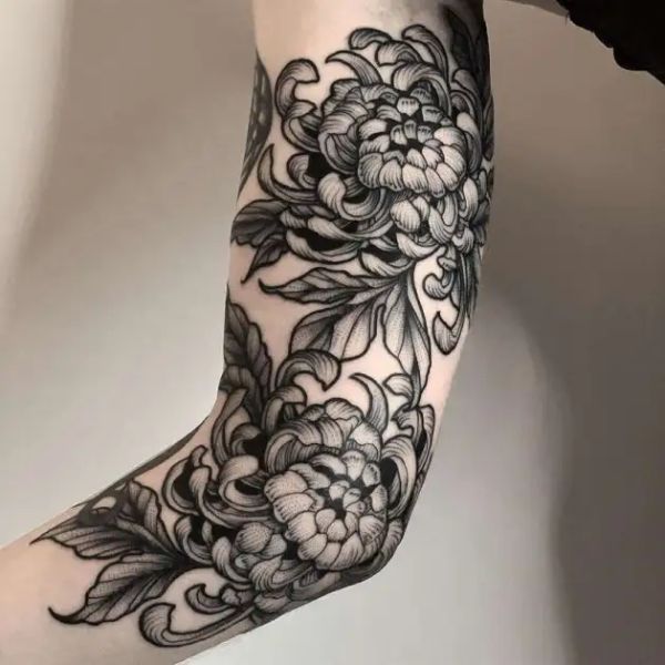 Tattoo hoa cúc kín tay