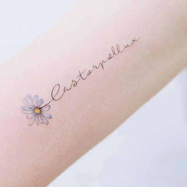 Tattoo hoa cúc mini ở tay đẹp