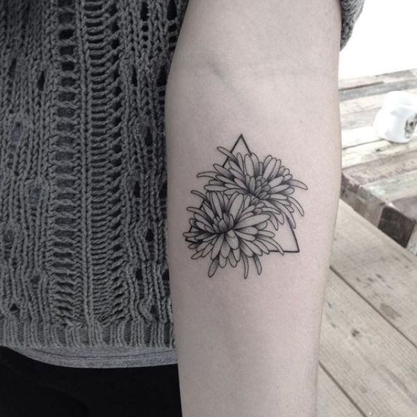 Tattoo hoa cúc nhỏ
