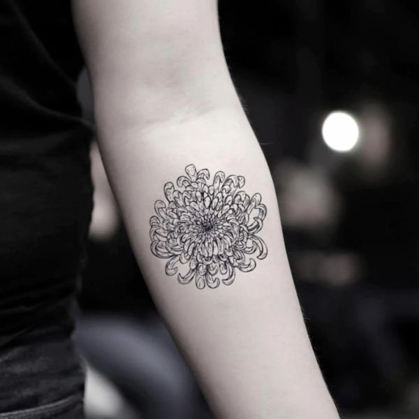 Tattoo hoa cúc cánh tay