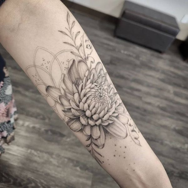 Tattoo hoa cúc ở tay đẹp