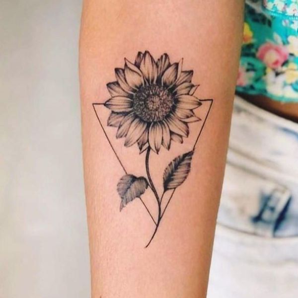 Tattoo hoa cúc ở tay siêu đẹp