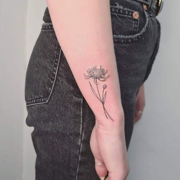 Tattoo hoa cúc ở tay