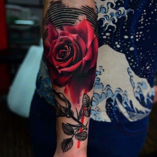 Tattoo hoả hồng ở tay độc