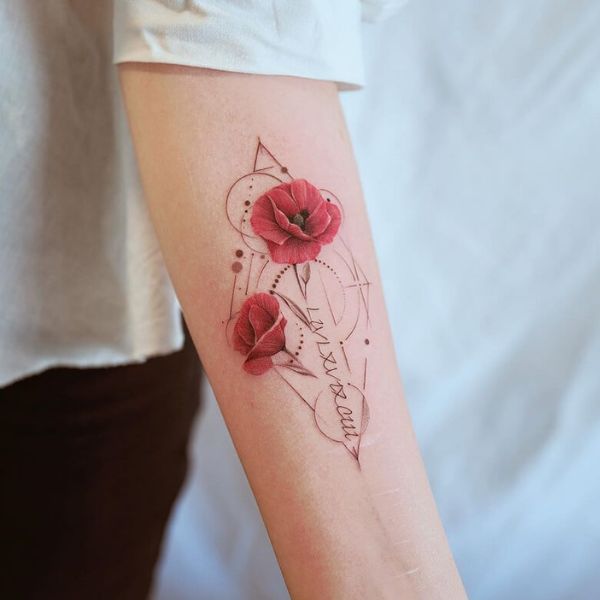 Tattoo hoả hồng ở tay hoả hồng đỏ
