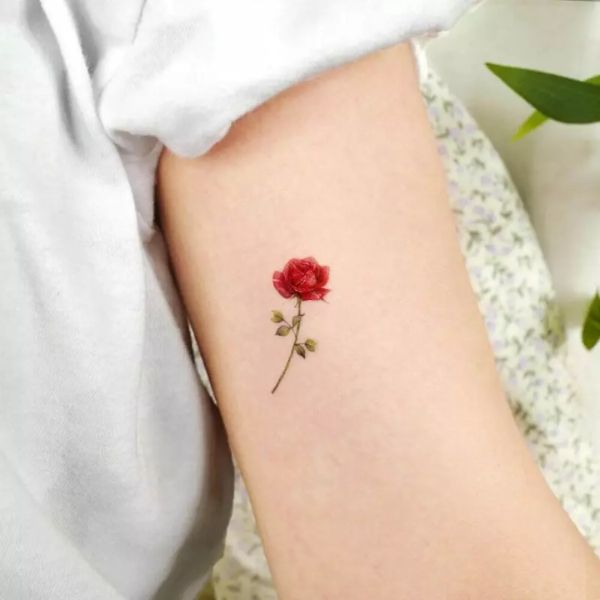 Tattoo hoả hồng ở tay mini 3d