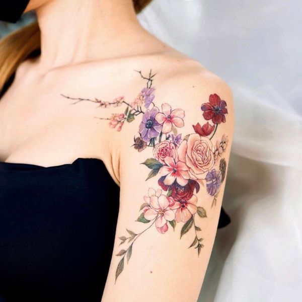 tattoo hoa hồng ở tay rực rỡ