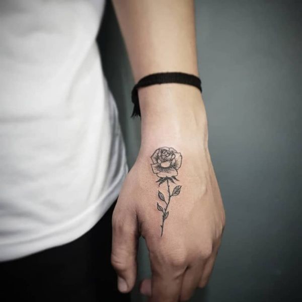 Tattoo hoả hồng ở tay siêu độc đáo