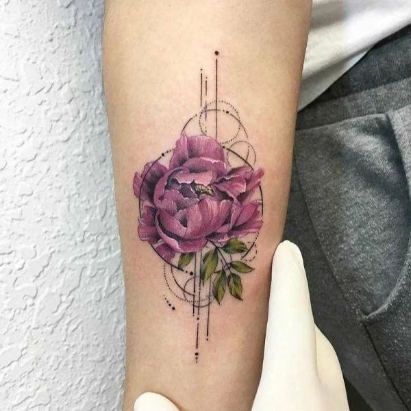 Tattoo huê hồng ở tay tím đẹp