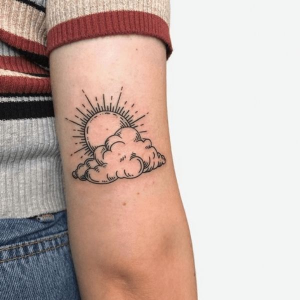 Tattoo mặt mũi trời và mây