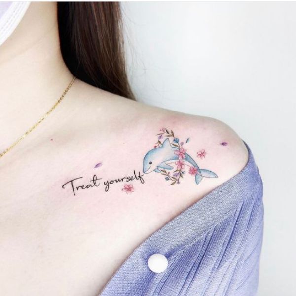Tattoo mini ở vai cá heo đẹp