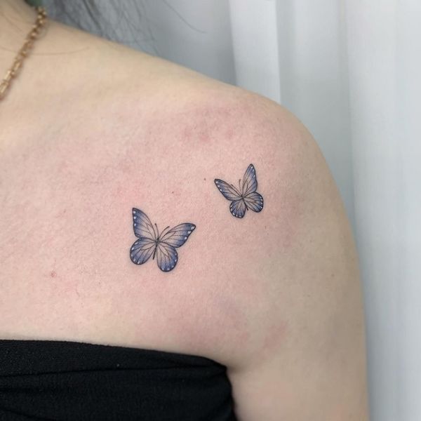 Tattoo mini ở vai con cái bướm