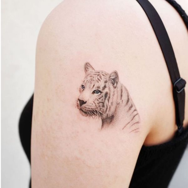Tattoo mini ở vai con cái hổ