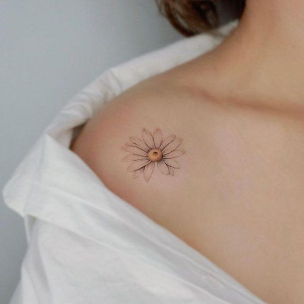 Tattoo mini ở vai hoa phía dương
