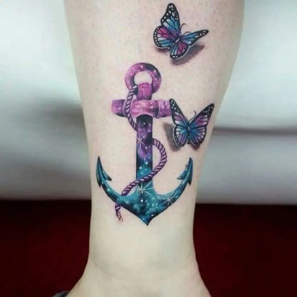 Tattoo mỏ neo ở cổ chân