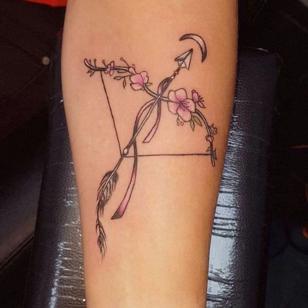 Tattoo mũi tên hoa