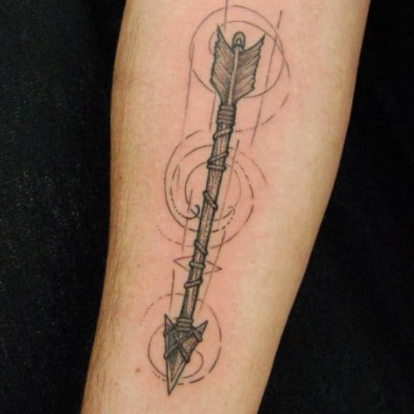 Tattoo mũi tên ở cánh tay đẹp