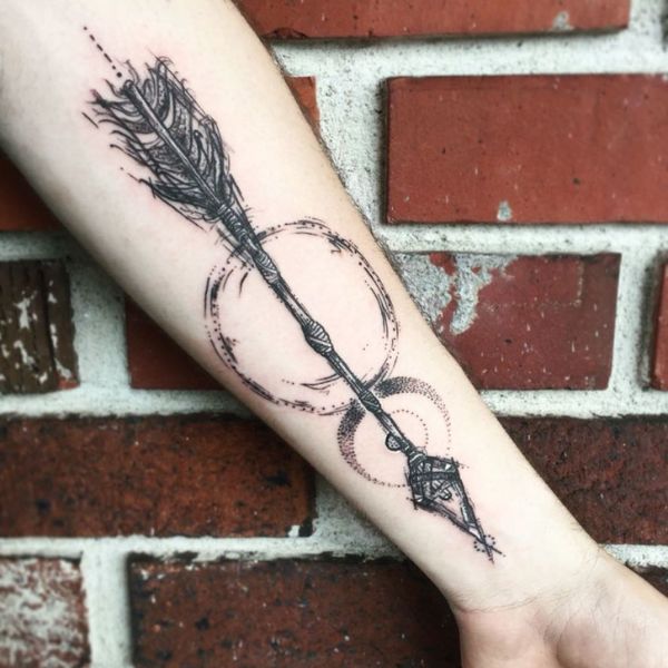 Tattoo mũi tên ở tay cho nữ