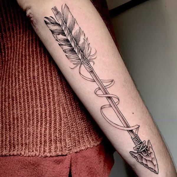 Tattoo mũi tên ở tay