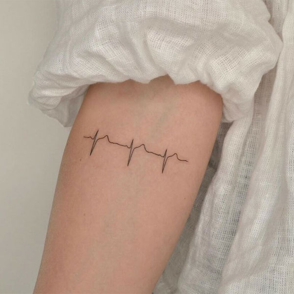 Tattoo nhịp tim bắp tay cute
