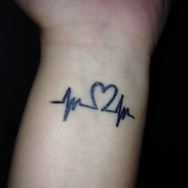 Tattoo nhịp tim cổ tay chất