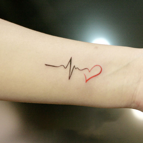 Tattoo nhịp tim đẹp ở tay