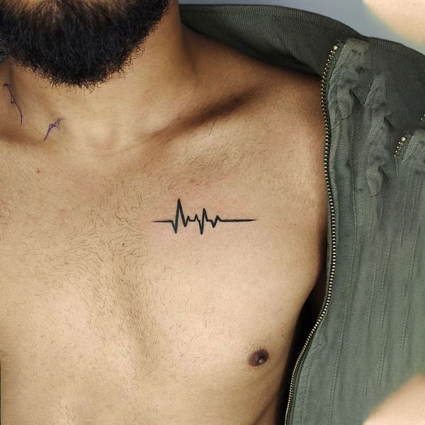 Tattoo nhịp tim ở ngực