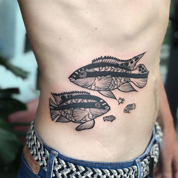 Tattoo nửa bụng cá