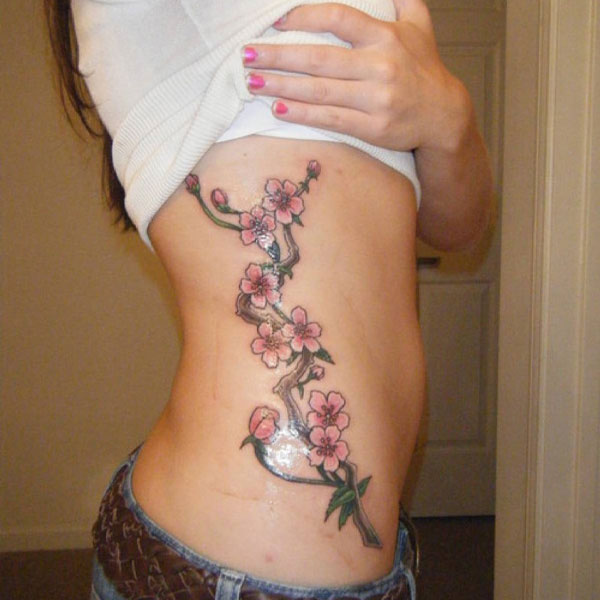 Tattoo nửa bụng hoa đào